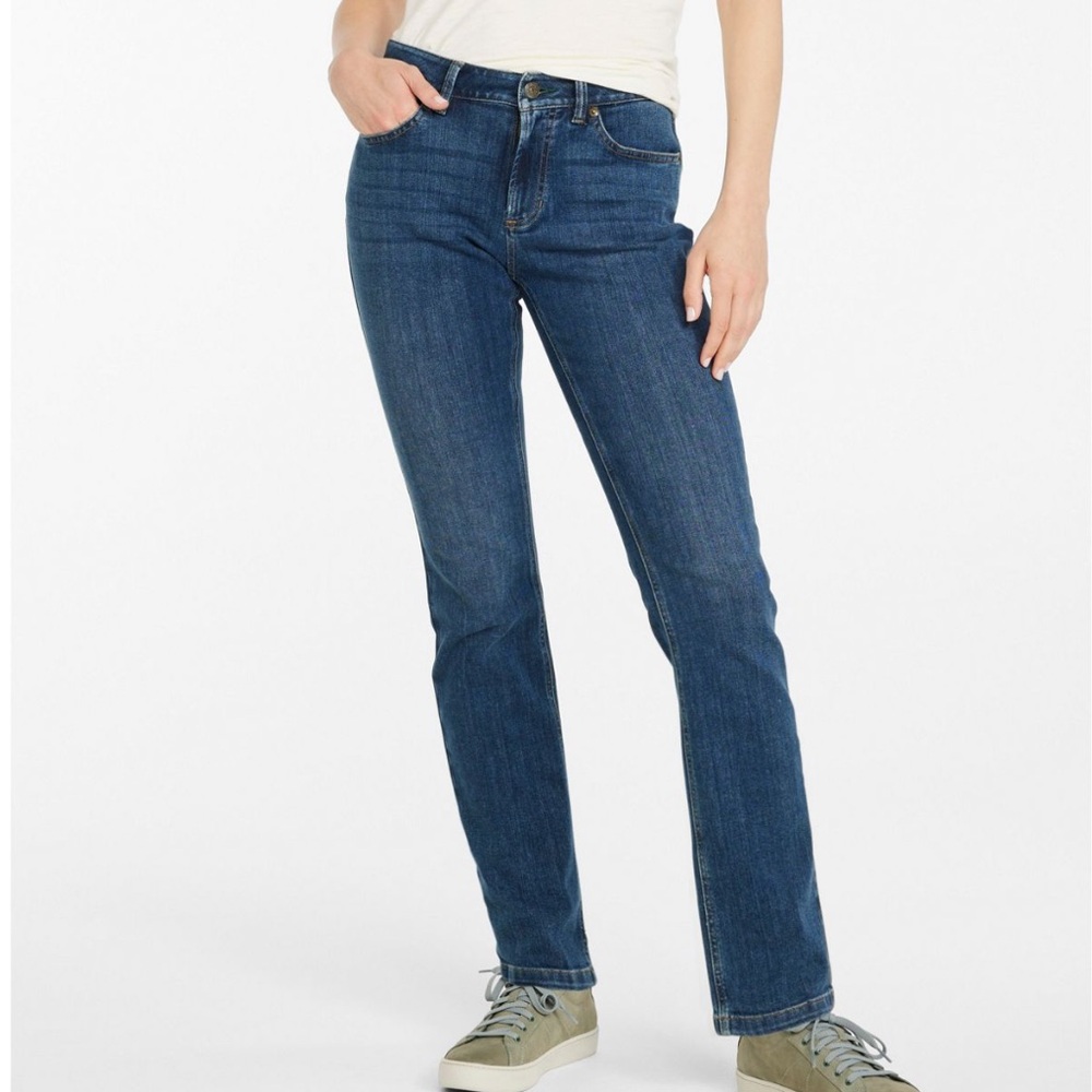 L.L. Bean Beanflex Blue Denim Mid-Rise Straight Leg Stretch Jeans 8